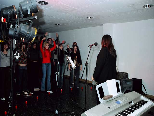 amics021 * 640 x 480 * (35KB)