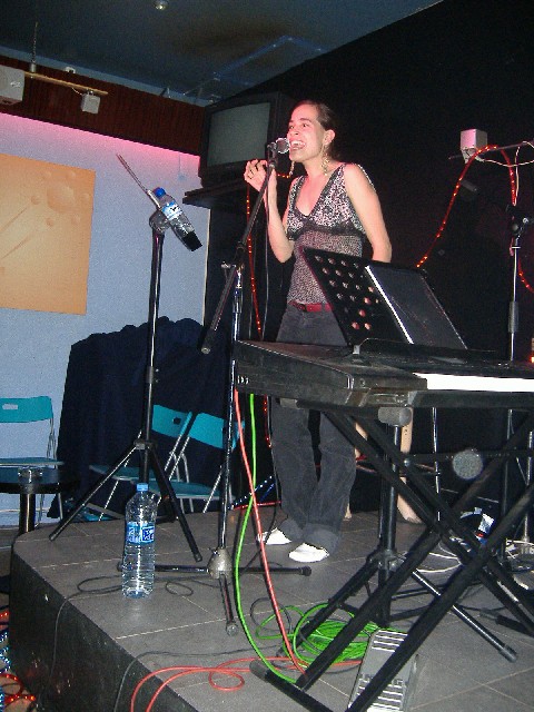 laura028 * 480 x 640 * (31KB)
